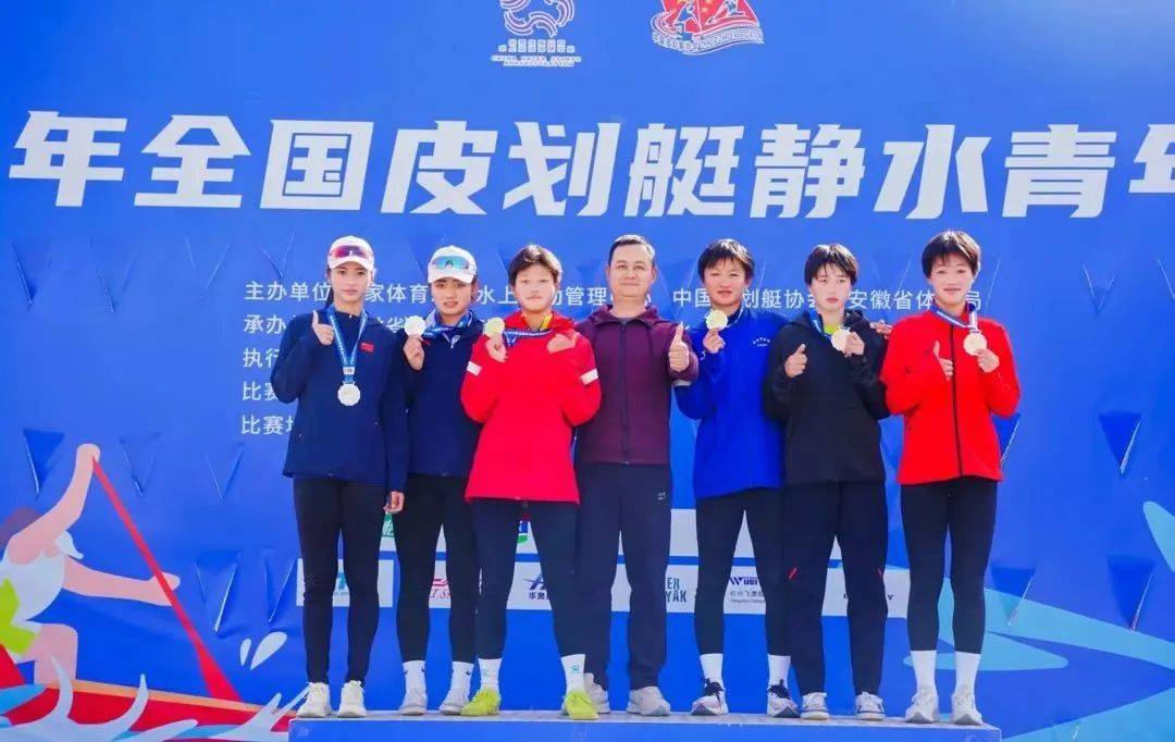 运动员们卓越表现，为球队赢得胜利