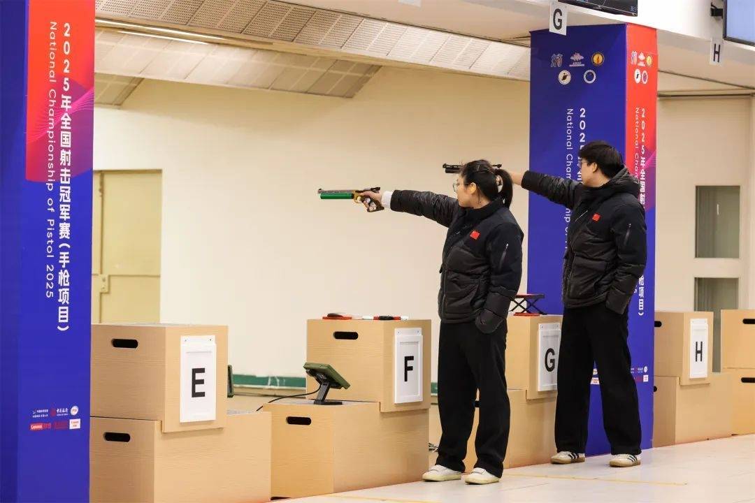 包含中国选手晋级射击男子米手枪决赛的词条