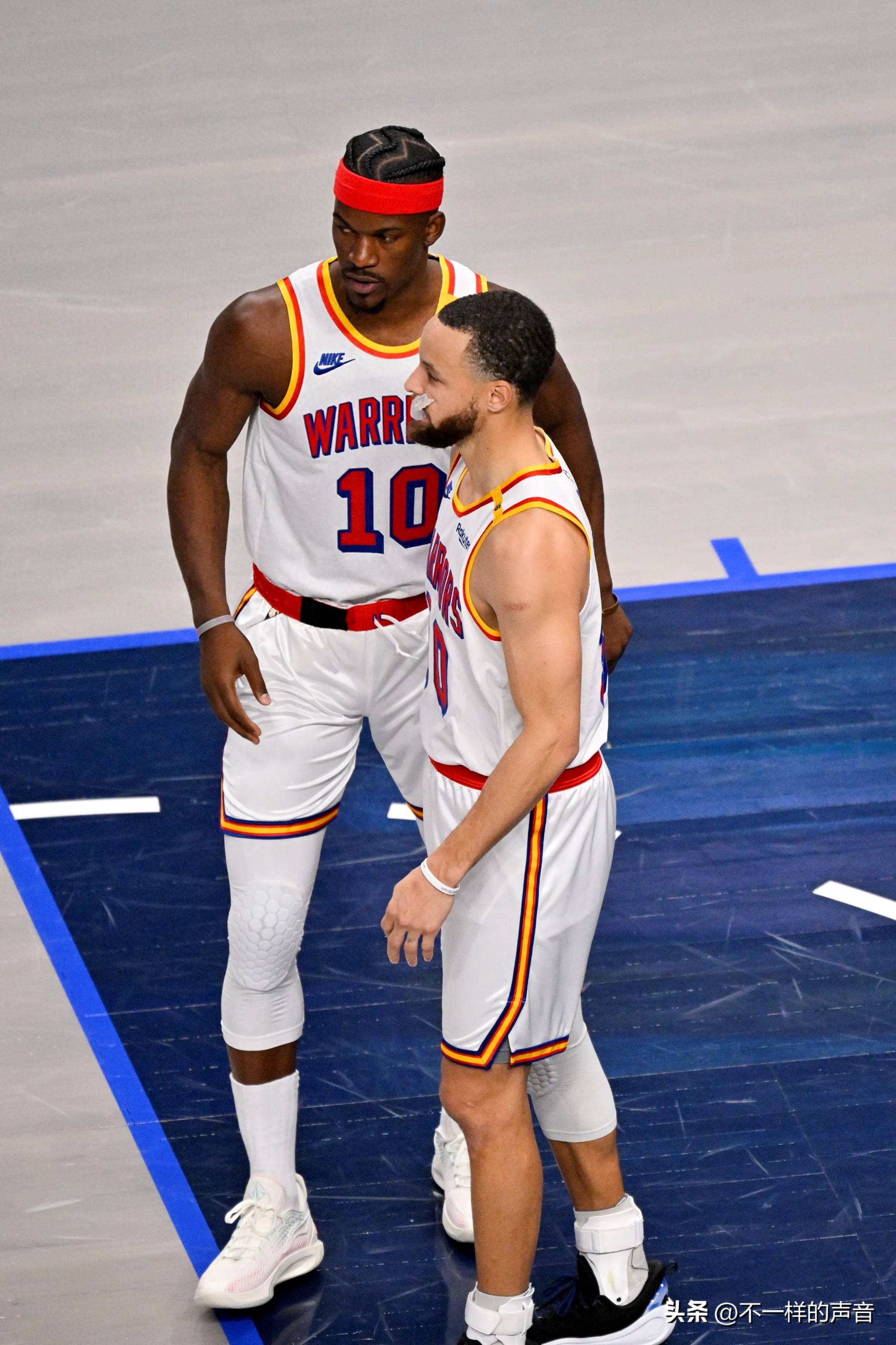 勇士全队发挥出色力压尼克斯 勇士全队发挥出色力压尼克斯