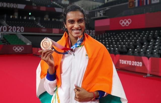 包含日本羽毛球队险胜印度羽毛球队，辛杜惊艳世界的词条