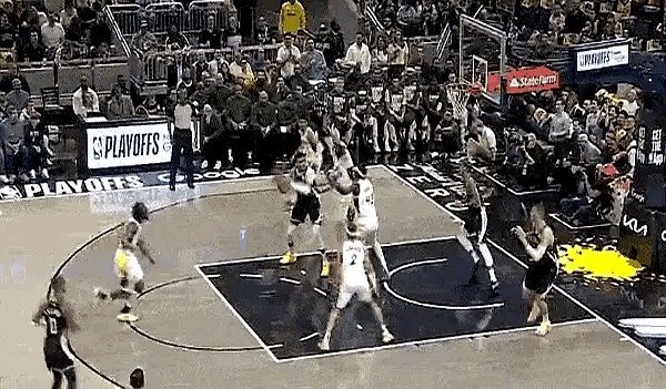 关于步行者横扫雄鹿,保罗统治全场的信息 关于步行者横扫雄鹿,保罗统治全场的信息