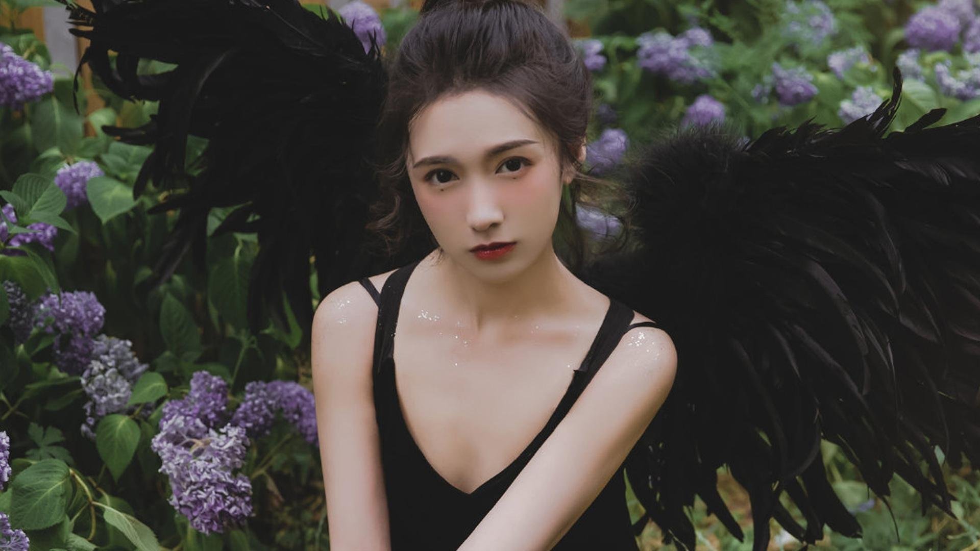 银箭划过不眠城，马克西独自扛起车队暗夜征途